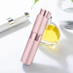 Scenty - Parfum Verstuiver Navulbaar - Mini Parfum Flesje - Reisflesje - Lichtroze -Parfum Luxe Verkoopwinkel 1200x1200 384
