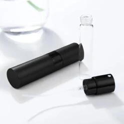 Scenty - Parfum Verstuiver Navulbaar - Mini Parfum Flesje - Reisflesje - Zwart -Parfum Luxe Verkoopwinkel 1200x1200 391