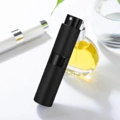 Scenty - Parfum Verstuiver Navulbaar - Mini Parfum Flesje - Reisflesje - Zwart -Parfum Luxe Verkoopwinkel 1200x1200 392