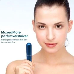 MaxedMore Navulbare Parfumverstuiver 5ml Blauw - 65 Keer Spraybare Parfum Verstuiver - Hervulbaar Tasverstuiver Voor Parfum - Meeneem Mini Geur Flesje Voor Op Reis - Lipstick Formaat Navulbaar Parfumflesje -Parfum Luxe Verkoopwinkel 1200x1200 421