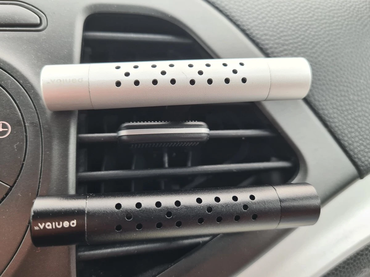 Autoparfum - Luchtverfrisser Auto - Inclusief 5 Geuren - Luxe Design - ZWART - Hervulbaar - Fris - Afbeelding 4